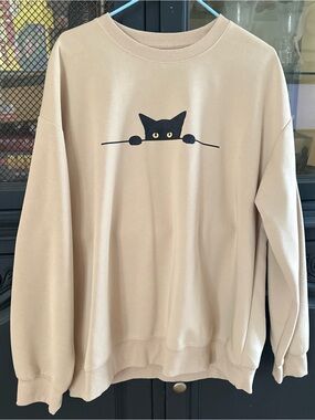 🫐 2/&25 DEAL - Beige Cat Peekaboo Sweatshirt - Cute Black Cat Graphic